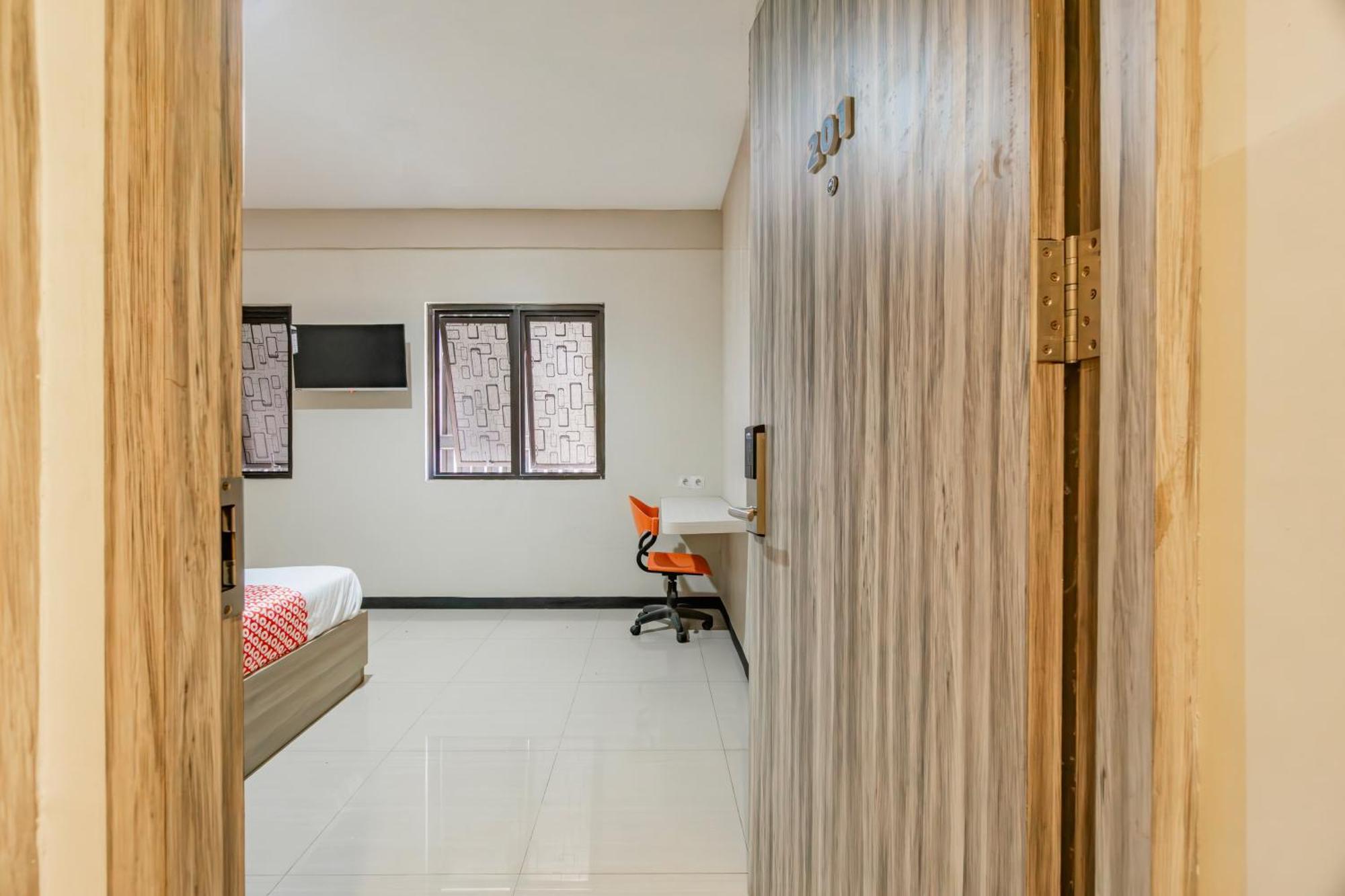 Ace Business Hotel Galaxy Surabaya Exterior photo